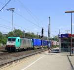 186 123 von Railtraxx kommt aus Richtung Montzen/Belgien mit einem einem langen KLV-Containerzug aus Genk-Goederen(B) nach Frankfurt-Höchstadt am Main(D) und fährt in Aachen-West ein. 
Aufgenommen vom Bahnsteig in Aachen-West. 
Bei schöem Sonnenschein am Nachmittag vom 6.6.2015.