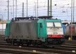 Die Cobra 2819 steht in Aachen-West. Aufgenommen vom Bahnsteig in Aachen-West. Bei Sonne und Regenschauerwolken am Vormittag vom 28.3.2016.