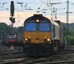 Die Class 66 DE6306 von DLC Railways fhrt mit einem Containerzug von Aachen-West nach Belgien in der Abendstimmung am 5.6.2012.