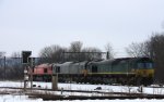 Drei Class 66 PB15 von Railtraxx BVBA, und die DE6306 von DLC Railways und die DE6301  Debora  von Crossrail stehen  in Montzen-Gare(B) im Schnee am eiskalten 19.1.2013.