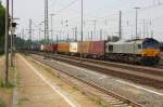 Die Class 66 DE6307 von DLC Railways  steht in Aachen-West mit einem sehr langen Containerzug und wartet auf die Abfahrt nach Zeebrugge(B).