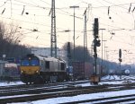 Die Class 66 DE6307 fhrt bei Schnee mit einem Containerzug von Aachen-West nach Belgien am 8.2.2012.