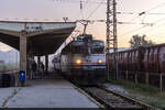 Am frühen Morgen des 30.04.2024 steht ŽFBH 441 514 mit dem Zug 711 nach Sarajevo startbereit in Maglaj, Bosnien und Herzegowina