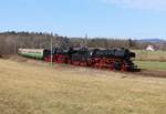 50 3648-8 und 35 1097-1 fuhren am 18.03.23 den Frühlingsexpress von Dresden über Chemnitz und Plauen/Vogtl. und Hof nach Karlovy Vary. Ich hatte mich für Fotos auf der tschechischen Seite entschieden. Hier ist der Zug bei Františk ...