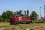 Im Gterbahnhof von Dravinograd wartet am 11.5.2013 die bulgarische  Ludmilla 
07.048 vor einem Gterzug auf die Abfahrt in Richtung Plovdiv.