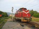 Pernik 7.5.2013  Bei Lok 55013 wird morgens zu Dienst Anfang der Wassertank gefllt.