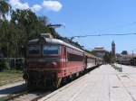 44 078 4 mit Zug 2612 Varna-Sofia auf Bahnhof Varna am 23-08-2006.