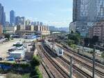 2024.10.13, CRH1A 1014, GuangZhou-ShenZhen Railway next to SZMC L3 CaoPu Station. The access bridge from CaoPu Station across railway was said to be funded by SZMC themselves instead of CR. Somehow SZMC decided to allow a corner of bridge build without fences blocking view, perhaps they predicted there will be more passenger if railfans keep coming to this spot...
A very good spot for taking photos with the older Urban Buildings of Luohu District further down, and all train pass at slow speed due to the curving. 1014 from CR GuangZhou, GuangZhou Depot was a later variant of CRH1A, with the horn hidden under the cabin.
///
2024.10.13, CRH1A 1014, GuangZhou-ShenZhen-Eisenbahn neben der SZMC L3 CaoPu Station. Die Zufahrtsbrücke vom Bahnhof CaoPu über die Eisenbahn sollte von der SZMC selbst und nicht von der CR finanziert werden. Irgendwie SZMC beschlossen, eine Ecke der Brücke zu bauen, ohne Zäune blockieren die Aussicht, vielleicht haben sie vorausgesagt, dass es mehr Passagiere, wenn Eisenbahnfans halten zu diesem Ort kommen...
Ein sehr guter Platz zum Fotografieren mit den älteren städtischen Gebäuden des Luohu-Distrikts weiter unten, und alle Züge fahren wegen der Kurve mit langsamer Geschwindigkeit. 1014 war eine spätere Variante des CRH1A, bei der das Horn unter dem Führerhaus versteckt war.