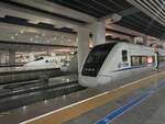 2024.11.14, CRH1A 1165 and CRH2A 4003, GuangZhou South Station. The veterans and backbone of early HSR development in China, 1165 was from FoShan (PDL) Depot, CR GuangZhou and this was it's 4th home, with residential in ShenZhen Depot, GuangZhou-ZhuHai Railway Depot, ChaoShan EMU Depot then finally working here toward GuangXi Prov.. Meanwhile 4003 live in the same house and only live in GuangZhou Depot before. Both are now effectively kicked out the competition of staying on the primary lines, but at least they can now enjoy the beautiful views when working towards GuangXi Prov....
///
2024.11.14, CRH1A 1165 und CRH2A 4003, GuangZhou Südbahnhof. Die Veteranen und das Rückgrat der frühen HSR-Entwicklung in China, 1165 wurde von FoShan (PDL) Depot, CR GuangZhou und dies war es die vierte Heimat, mit Wohnsitz in ShenZhen Depot, GuangZhou-ZhuHai Railway Depot, ChaoShan EMU Depot dann schließlich hier arbeiten in Richtung GuangXi Prov. Inzwischen wohnen 4003 im selben Haus und vorher nur in GuangZhou Depot. Beide sind nun praktisch aus dem Wettbewerb um den Verbleib auf den Hauptstrecken ausgeschieden, aber zumindest können sie nun die schöne Aussicht genießen, wenn sie in Richtung GuangXi Prov.... arbeiten.