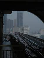 2024.08.18, SZMC L4/5/6 ShenZhen North Station, L6 PLatform located on High Level facing south. Raining dusk combine with roof blocking sunlight result as this gloomy view, except you cannot be gloomy when it hit 35 Celsius Degree!
///
2024.08.18, SZMC L4/5/6 ShenZhen Nordbahnhof, L6 Bahnsteig auf der Hochebene mit Blick nach Süden. Regnerische Dämmerung kombiniert mit Dach blockiert Sonnenlicht Ergebnis als diese düstere Aussicht, außer Sie können nicht düster sein, wenn es 35 Grad Celsius Grad getroffen!