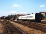 5258/5058 mit IC Aalborg-rhus auf Bahnhof Randers am 15-5-1999.