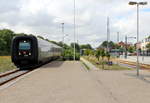 DSB: Der ICL (= Inter City Lyn) aus Kopenhagen erreicht am Nachmittag des 4. August 2018 den Bahnhof Thisted (Endbahnhof). Der Dieseltriebzug besteht aus dem Tw MFB 5266, dem Mittelwagen FF 5466 und dem Tw MFA 5066. Baujahr: 1992. Hersteller: Scandia. 