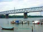 Ende juni war ich wieder an meiner Lieblingsbrcke, der alten Kleinbeltsbrcke. Und was kam da gegen 12.30 daher - ein IC 4 !

Keine Ahnung ob das ein Planzug war, oder eine Testfahrt. Fuhr jedenfalls nach Fyn rber und keine 3 Minuten spter kam von Fyn eine Nohab mit Gz. Die Begegegnun irgendwo bei Middelfart wr ein super Motiv gewesen, aber man kann nicht alles haben...