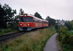 Helsingør-Hornbæk-Gilleleje-Banen (HHGB, Hornbækbanen): Kommend aus Helsingør nähert sich am 20. Oktober 2000 eine Ym+Ys-Garnitur dem Endbahnhof Gilleleje. - Scan eines Farbnegativs. Film: AGFA HDC 200-plus. Kamera: Minolta XG-1.