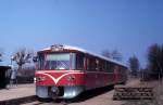 Ein Triebzug der HHGB, Helsingør-Hornbæk-Gilleleje-Banen, hält am 11.