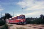 HHGB (Helsingør-Hornbæk-Gilleleje-Banen, Hornbækbanen): Ein Triebzug bestehend aus einem Triebwagen (Ym) und einem Steuerwagen (Ys) verlässt am 23.