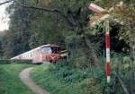 HHGB, Helsingør-Hornbæk-Gilleleje-Banen: Ein Triebzug bestehend aus einem Triebwagen (Ym) und einem Steuerwagen (Ys) hält am 16. Otober 1974 am Haltepunkt Højstrup in Helsingør.