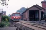 Ein Triebzug (Ym + Ys) der HHJ, Hads Ning Herreders Jernbane (Odderbanen), kommt am 13. September 1974 in Odder an.
