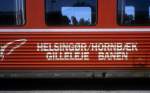 HHGB (Helsingør-Hornbæk-Gilleleje-Banen): Der Unternehmensname der HHGB ( Triebzug, Bahnhof Gilleleje im September 1992). - 2002 wurde die HHGB Teil des neu gegründeten Bahnunternehmens Lokalbanen A/S (: AG), das auch den Betrieb der GDS (Gribskovbanen), der HFHJ (Hillerød-Frederiksværk-Hundested-Jernbane, Frederiksværkbanen) und der LNJ (Lyngby-Nærum-Jernbane, Nærumbanen) übernahm. - Auch das rollende Material und das Schienennetz der Østbanen (: Ostbahn, d.h. die Bahnstrecke Køge - Hårlev - Rødvig / Faxe Ladeplads) wurden in das neue Unternehmen eingegliedert, aber 2009 übernahm das Unternehmen Regionstog A/S diese Bahn.