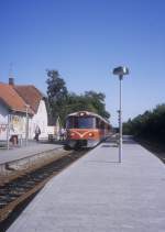 HHGB (Helsingør-Hornbæk-Gilleleje-Banen, auch Hornbækbanen genannt): Triebzug (Ym + Ys) Bahnhof Dronningmølle im September 1992. - Der Zug fährt in Richtung Gilleleje.