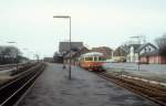 VLTJ (Vemb-Lemvig-Thyborøn-Jernbane): Am 21. November 1981 hält ein YMB, ein Triebwagen schwedischer Bauart, im Bahnhof Vemb.