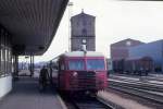 SJS Sm+Sm Bahnhof Roskilde am 9. Mrz 1974. - Die Bahngesellscahft SJS, stsjllandske Jernbaneselskab, stbanen, bediente im Normalverkehr die Bahnstecken Rdvig Stevns - Hrlev - Kge und Faxe Ladeplads - Hrlev - Kge (heute fahren auf diesen Strecken LINT 41-Zge der Bahngesellschaft Regionstog). - Es gab aber frher auch direkte SJS-Zge von Rdvig Stevns / Faxe Ladeplads - Roskilde ber Hrlev und Kge. - Die Bahnstrecke Kge - Roskilde war damals und ist noch heute eine DSB-Strecke.