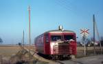 ØSJS (Østsjællandske Jernbaneselskab, Østbanen) Scandia-Schienenbus (Sm) fährt am 9. März 1974 am Haltepunkt Ganneskov vorbei.