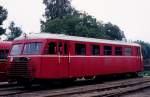 HHJ (Hads-Ning Herreders Jernbane, Odderbanen): Sm 22 abgestellt in Odder. - Dieser Triebwagen wurde 1952 von der Firma Scandia in Randers hergestellt; er hatte einen 8-Zylinder-Dieselmotor von der Firma Frichs in Aarhus. Die HHJ übernahm 1966 den Tw von der SNNB (Stubbekøbing-Nykøbing-Nysted-Banen). - In den 60er Jahren wurden viele dänische Privatbahnen eingestellt. - Danach waren die folgenden Privatbahnen übrig: die VNJ (Varde-Nørre Nebel-Jernbane, Vestbanen), die VLTJ (Vemb-Lemvig-Thyborøn-Jernbane, Lemvigbanen), die HP (Hjørring Privatbaner, Hirtshalsbanen), die SB (Skagensbanen) und die HHJ (alle in Jütland), die HTJ (Høng-Tølløse-Jernbane), die OHJ (Odsherreds Jernbane), die ØSJS (Østsjællandske Jernbaneselskab, Østbanen), die LNJ (Lyngby-Nærum-Jernbane, Nærumbanen), die HFHJ (Hillerød-Frederiksværk-Hundested-Jernbane, Frederiksværkbanen), die GDS (Gribskovbanen) und die HHGB (Helsingør-Hornbæk-Gilleleje-Banen) (auf der Insel Seeland) samt der LJ (Lollandsbanen), die die Bahnstrecke zwischen Nykøbing F (auf der Insel Falster) und Nakskov (auf der Insel Lolland) bedient. Alle diese Bahnen gehören heute einer regionalen Verkehrsgesellschaft. 