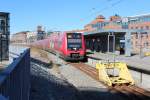 DSB S-Bahn Kopenhagen: Linie F (SA 8198 + SB 8398 + SC 8698 + SD 8898 + SD 9898 + SC 9698 + SB 9398 + SA 9198) hält im S-Bahnhof Ny Ellebjerg kurz vor der Abfahrt nach Hellerup. Datum: 12. März 2015.
