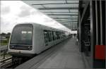 Linie M1, Endstation  Vestamager . Die dreiteiligen Wagen der Metro Kopenhagen wurden in Italien bei Ansaldobreda gebaut. Sie sind 39 Meter lang und 2,65 Breit. Doppeltraktionen sind aufgrund der kurzen Bahnsteige nicht möglich. 

23.08.2006 (M)