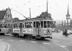 København / Kopenhagen Københavns Sporveje SL 10 (Tw 532 + Bw 1536) København K (Stadtmitte), Holmens Bro / Christiansborg Slotsplads im September 1968.