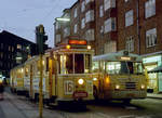 København / Kopenhagen Københavns Sporveje SL 16 (Tw 558 + Bw 15xx) Valby, Toftegårds Plads am 14. Oktober 1968. - Ab Betriebsanfang des 13. Oktober 1968 begann die SL 16 die Strecke Enghave Plads - Toftegårds Plads zu bedienen. Die SL 10, die bis zum Betriebsschluss des 12. Oktober desselben Jahres diese Strecke bedient hatte, war kurz nach Mitternacht des 13. Oktober eingestellt worden. - Scan eines Farbnegativs. Film: Kodak Kodacolor X. 