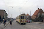 København / Kopenhagen Københavns Sporveje (KS) SL 5 (Drehgestelltriebwagen 598 + Drehgestellbeiwagen 15**) København S, Sundbyøster, Backersvej am Freitag dem 21. April 1972. - Scan eines Farbnegativs. Film: Kodak Kodacolor X. Kamera: Kodak Retina Automatic II.