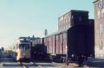 Kbenhavn / Kopenhagen Kbenhavns Sporveje (KS): Im Kopenhagener Freihafen halten im Mai 1971 einige DWAG-Gelenktriebwagen, die mit Schiff nach Alexandria  transportiert werden sollen.