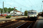 Nördlingen war eine der Hochburgen der DB-Akkuzüge der Baureihe 515/815. Ganz rechts der einzelne Akkuzug 515 019-8.
Sommer 1984