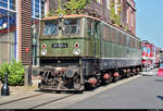 171 001-1 (251 001-4) des DB Museum Nürnberg, betreut durch den Förderverein Berlin– Anhaltische Eisenbahn e.V., steht während des Tags der offenen Tür im DB Werk Dessau (DB Fahrzeuginstandhaltung GmbH) anlässlich 90 Jahre Instandhaltung elektrischer Lokomotiven.
Sie gilt zudem für Blankenburg als Kulturdenkmal des Landes Sachsen-Anhalt.
[31.8.2019 | 11:11 Uhr]