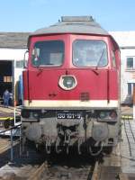 Das  Gesicht  der BR 130 101 der DR am 16.09.2012 im Bw Arnstadt historisch in Thringen.