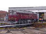 DB Museum 120 274-6 am 25.01.2020 auf der Drehescheibe im Eisenbahnmuseum Bw Arnstadt/hist..