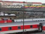 Nachtzge, Ruinen und Graffiti am Bahnhof Warschauer Strae in Berlin.