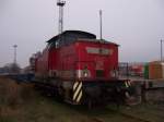 Eine ehem. V60 der DR steht heute im Auftrag der  Uwe Adam AG  im Rangierbahnhof des Bw Gera, sie verrichtet bauarbeiten zum Wiederaufbau der Gleisanlagen am 23.12.06.