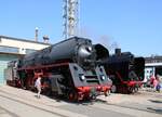 Die 01 1531-1 vom Bw Arnstadt hist. und die 01 066 vom Bayerischen Eisenbahnmuseum in Nördlingen, am 07.09.2024 im Dampflokwerk Meiningen.