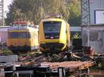 711 106-5 und 702 149-6 am 24.10.2003 in Karlsruhe Hbf