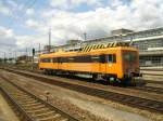 Hier fhrt gerade ein Oberleitungsmessfahrzeug von Regensburg Prfening kommen durch den Regensburger Hbf.