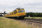 Mächtig in die Kurve legt sich am 25.06.2012 in Gernsheim auf der westlichen Riedbahn zwischen Frankfurt und Mannheim.