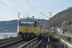 Nachschuß auf einen Messzug an dessen Ende der 726 004-5 bei Neuwied gen Köln fahrend.