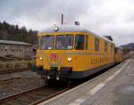 725 002 (hinten) und 726 002 (Gleismesszug) als NbZ95696 in Klingenthal, 18.11.09.