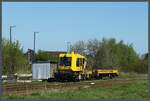 Das GAF 741 123 der DB Netz Instandhaltung steht am 30.04.2023 auf einem Nebengleis des Bahnhofs Halberstadt.