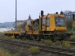 Remscheid Hauptbahnhof: GAF 100 R am 04.11.03 bei Arbeiten am Gleis.