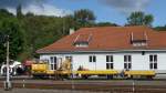 Ein kleiner Bauzug mit 530670 und zwei Wagen am 18.9.2010 in Bochum Dahlhausen.