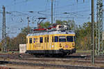 Der Diagnose-VT 701 167-9 von DB Netz rollt durch den Badischen Bahnhof.